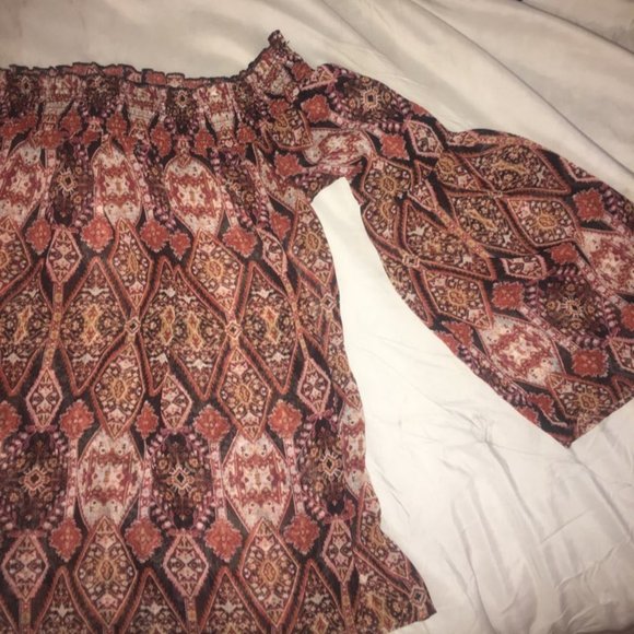 Off-Shoulder Shirt - Picture 2 of 4